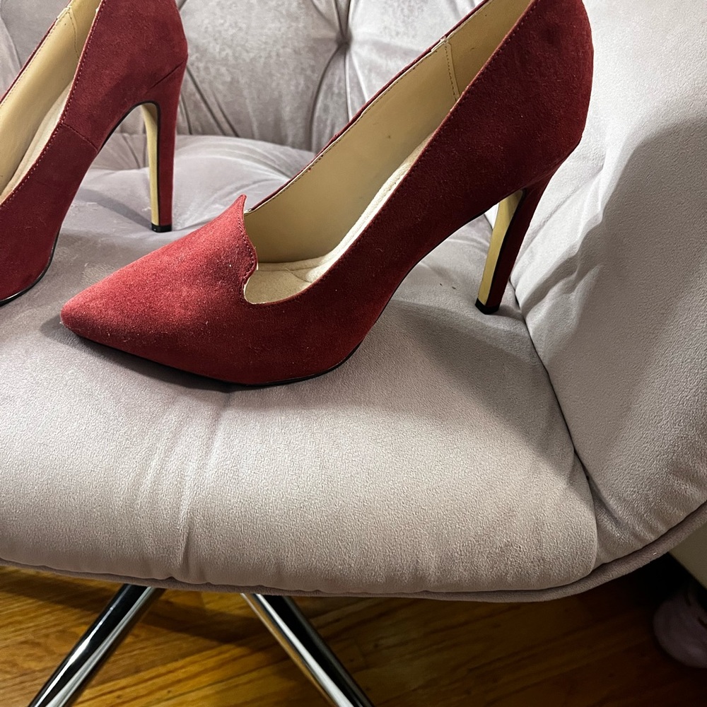 Red heels - Picture 2 of 3